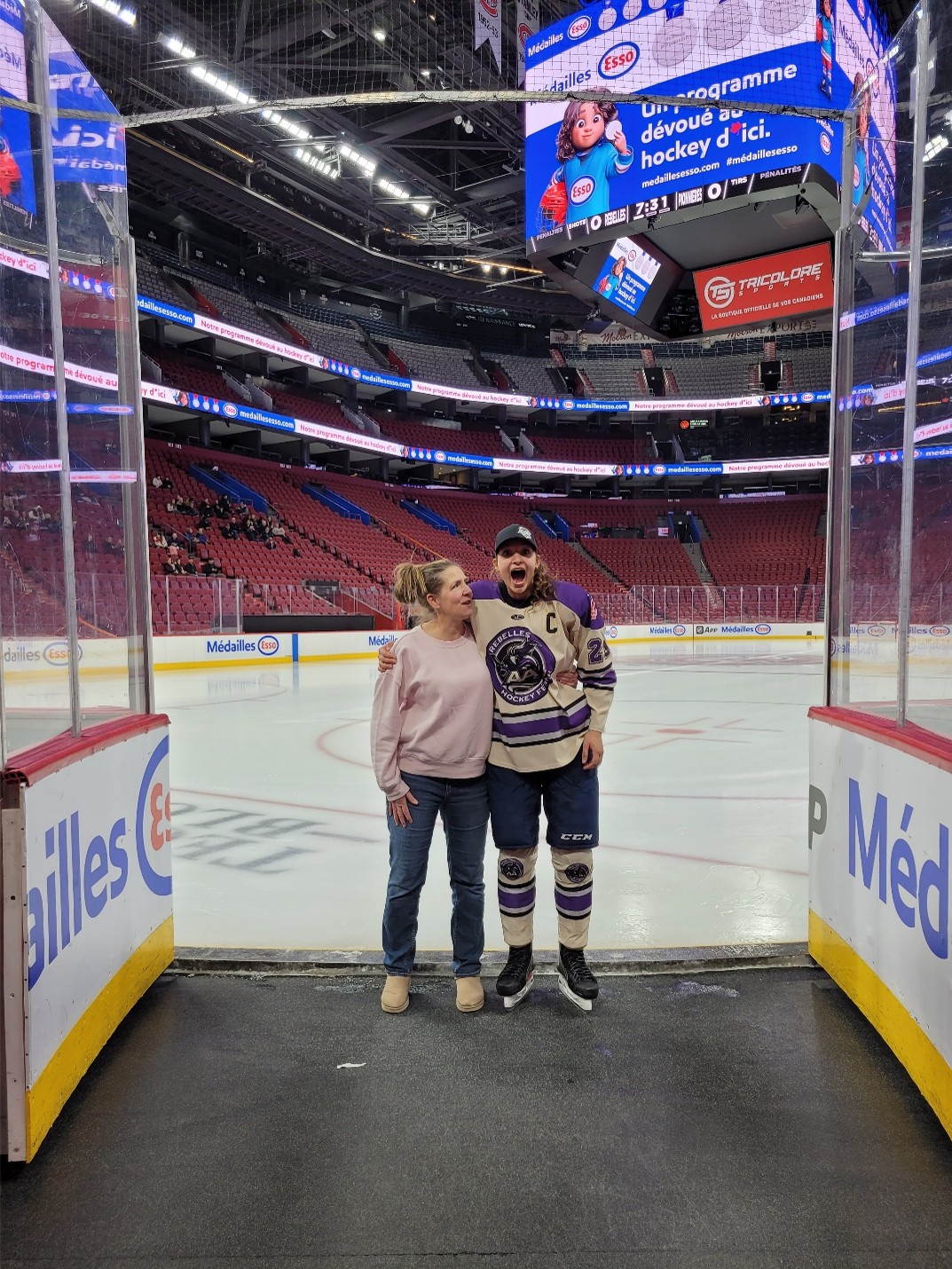 Série pleins feux sur les bénévoles : Denyse Roussel et l’Association de hockey féminin de Laval